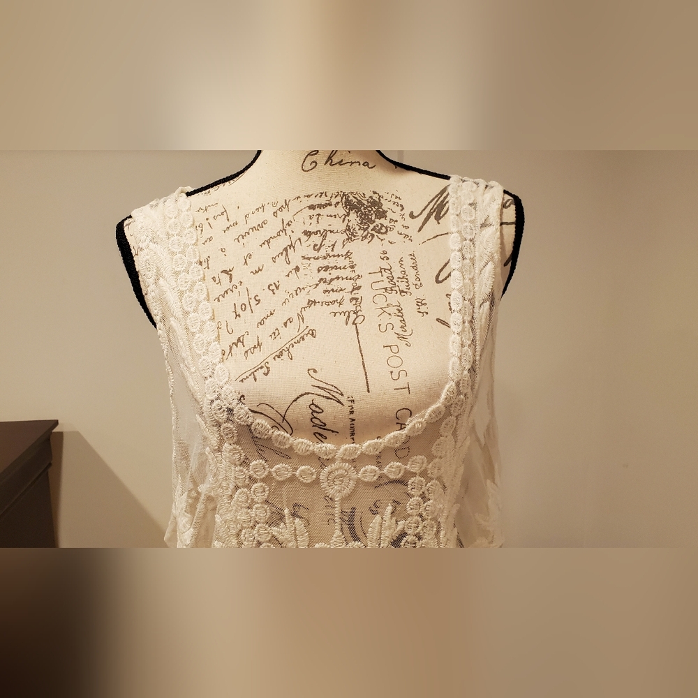 Elegant Beige  Lace Dress / Swimware Coverup.Size M. - Picture 7 of 10
